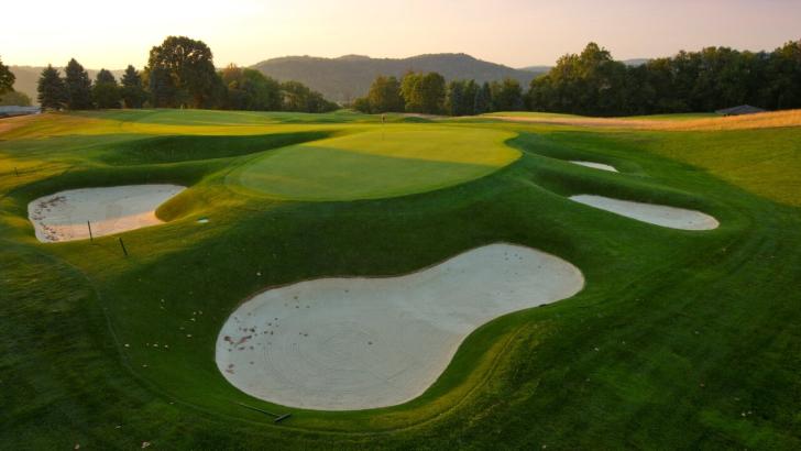 The tricky 17th green at Oakmont 